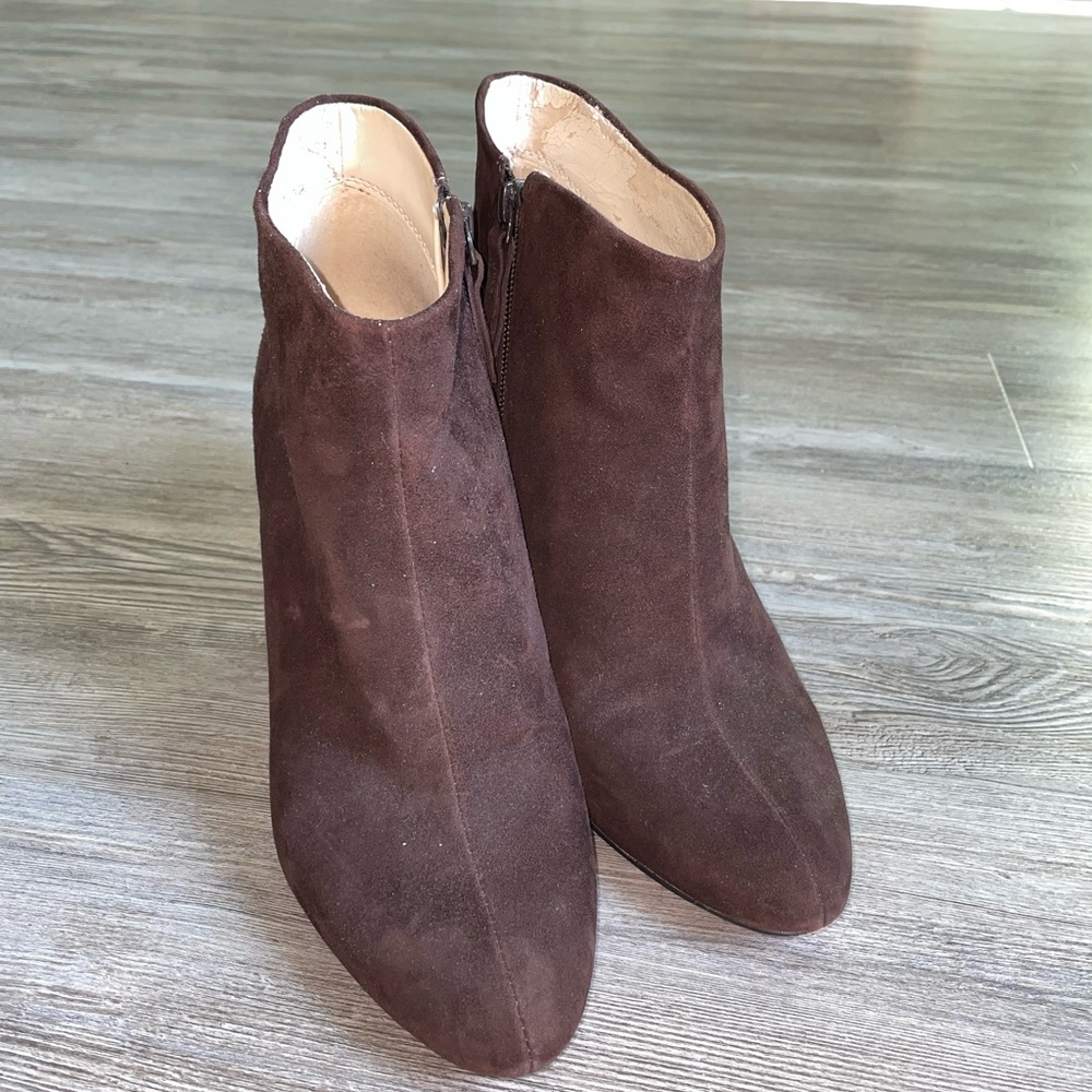 Faux suede Nina West booties. Color: dark brown. Size: US 9.5M. Gently worn.